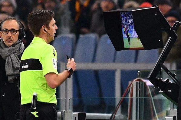 ยันรอบชิง! IFAB รองรับให้กรรมการใช้ VAR ย้อนหลังได้